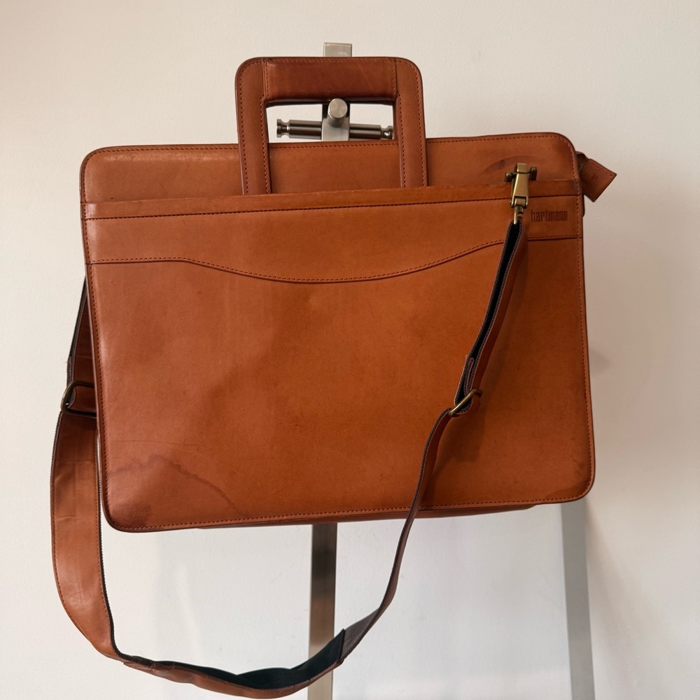 Sleek Tan Leather Briefcase with Detachable Shoulder Strap